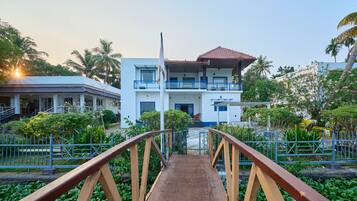 Fachada da propriedade