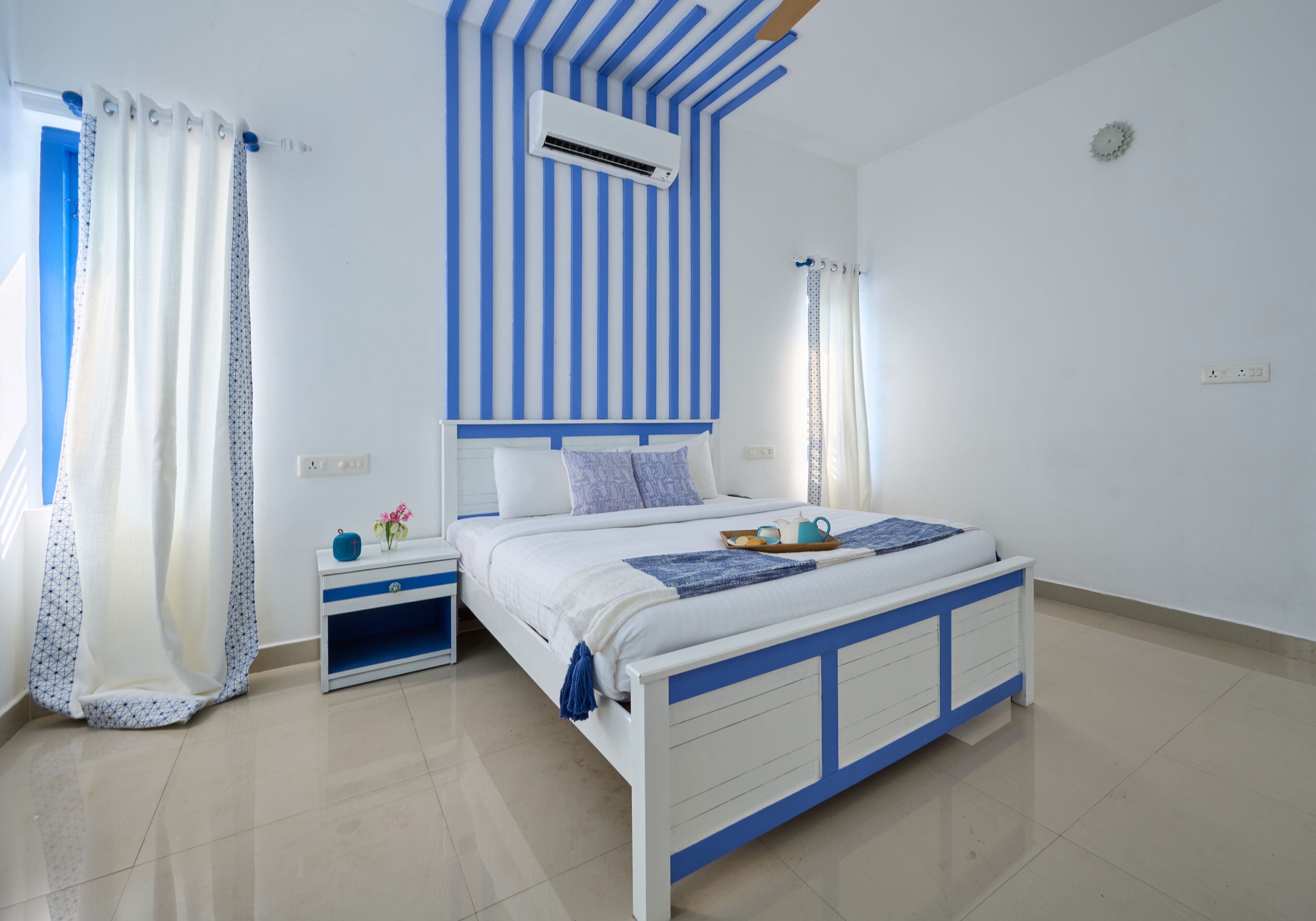 Desk, free WiFi, bed sheets