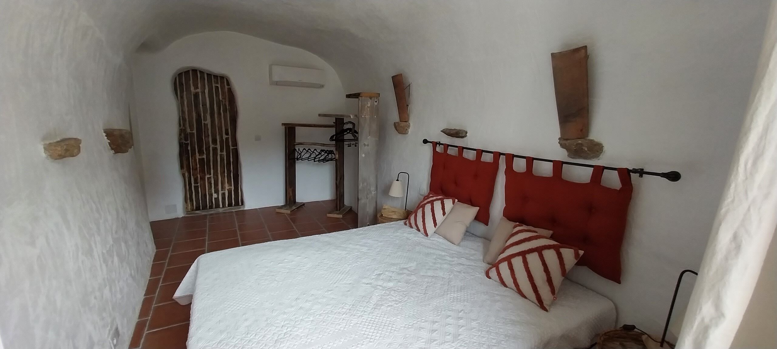 Villa de Charme Avec Piscine Chauffée sur 1000m2 de Jardin Privé