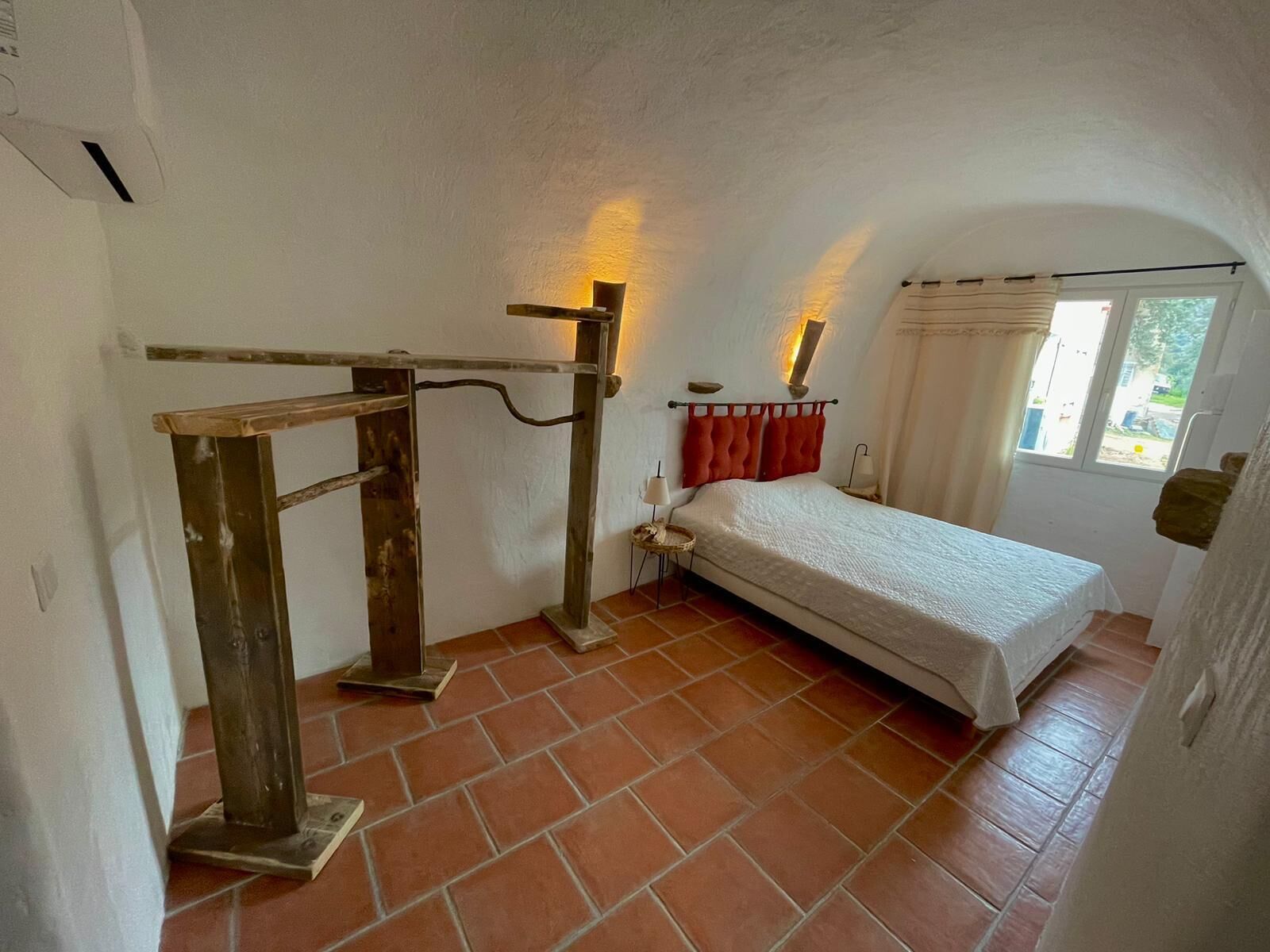 Villa de Charme Avec Piscine Chauffée sur 1000m2 de Jardin Privé