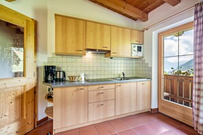 Fridge, microwave, stovetop, dishwasher - Holiday Apartment Marschalkhof "Ifingerblick" with Mountain View, 3 Balconies & Wi-Fi (St. Pankraz)