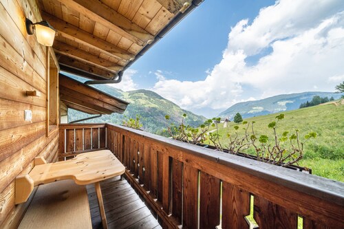 Ferienwohnung Marschalkhof "Ifingerblick" mit Bergblick, 3 Balkonen und WLAN