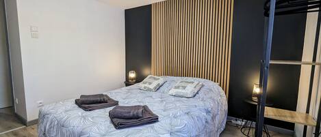 1 Schlafzimmer, BĂŒgeleisen/BĂŒgelbrett, kostenloses WLAN