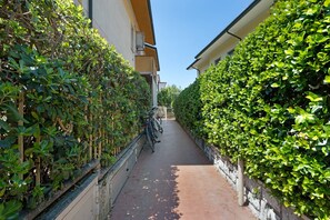 Property grounds - Holiday Apartment 'Coral House Viareggio' with Balcony (Viareggio)