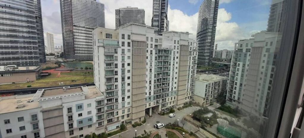 Amazing view Large 1 bed 1 bath lovely apartment