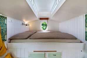 1 bedroom, free WiFi, bed sheets - Holiday Apartment 'Camping Passeier Glamping Tilia' with Mountain View, Communal Pool and Wi-Fi (Saltaus)