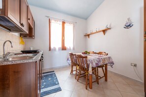 Fridge, oven, stovetop, cookware/dishes/utensils - Vacation Home "Villa Leonardo Sud Sardegna" with Sea View, Private Terrace & Wi-Fi (Chia)
