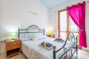 2 bedrooms, free WiFi, bed sheets - Vacation Home "Villa Leonardo Sud Sardegna" with Sea View, Private Terrace & Wi-Fi (Chia)