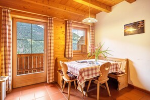 Dining - Holiday Apartment Marschalkhof "Sankt Helena" with Mountain View, Balcony & Wi-Fi (St. Pankraz)