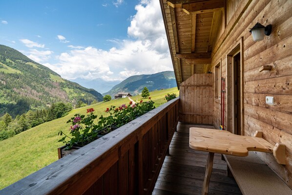 Property grounds - Holiday Apartment Marschalkhof "Sankt Helena" with Mountain View, Balcony & Wi-Fi (St. Pankraz)