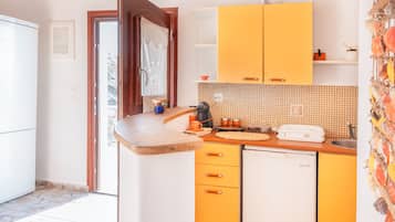 Fridge, stovetop, coffee/tea maker, toaster
