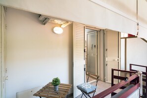 Interior - Studio "Glicine" with Balcony and Air Conditioning (Trappitello)