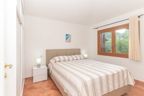 3 bedrooms, iron/ironing board, bed sheets - Villa 'Andrea - Palau' with Private Terrace (PALAU)
