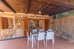 Outdoor dining - Villa 'Andrea - Palau' with Private Terrace (PALAU)