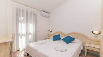 3 bedrooms, iron/ironing board, bed sheets