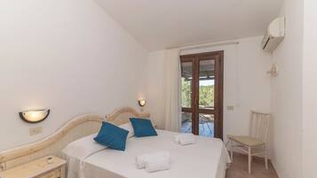 3 bedrooms, iron/ironing board, bed sheets