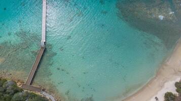 Una spiaggia nelle vicinanze