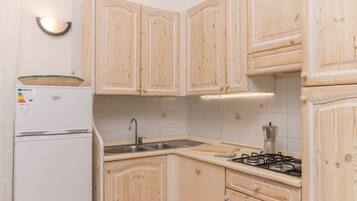 Réfrigérateur, plaque de cuisson, lave-vaisselle, cafetiÚre/bouilloire