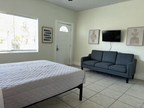 1 habitación, tabla de planchar con plancha, wifi y ropa de cama 