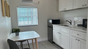 Microwave, toaster, paper towels