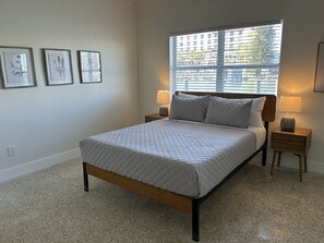 1 slaapkamer, een strijkplank/strijkijzer, wifi