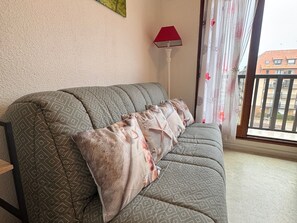 TV - Apartment with balcony and parking 50m from the beach (Villers-sur-Mer)