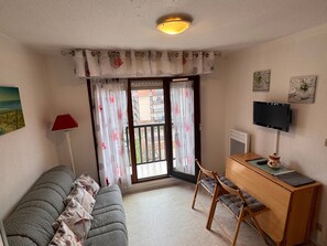 TV - Apartment with balcony and parking 50m from the beach (Villers-sur-Mer)