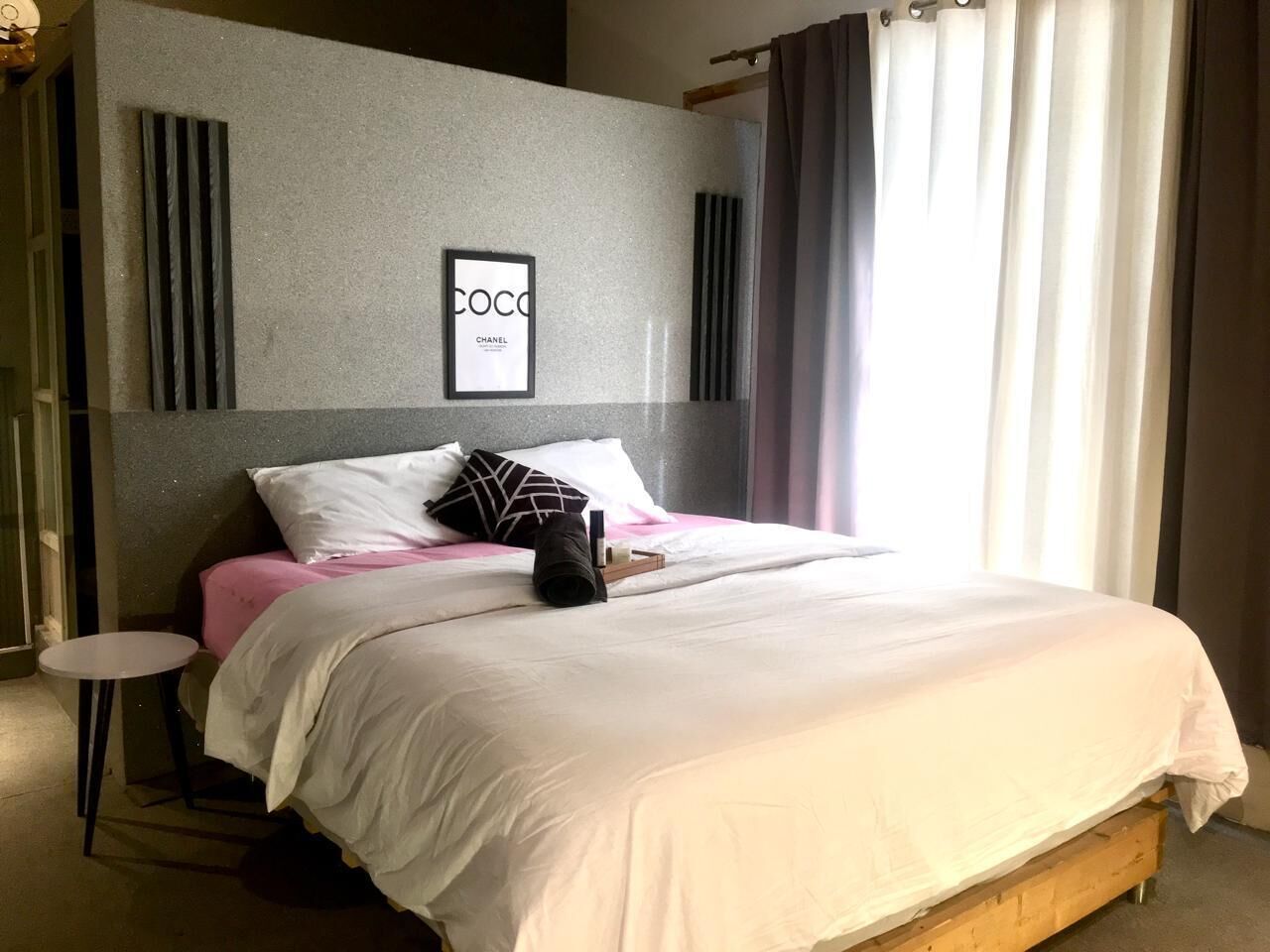 2 slaapkamers, een bureau, een strijkplank/strijkijzer, gratis wifi