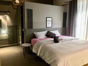 2 slaapkamers, een bureau, een strijkplank/strijkijzer, gratis wifi