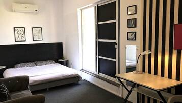 2 dormitorios, escritorio, tabla de planchar con plancha y wifi gratis