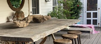 Cutchogue Farmhouse Estate with hot tub and gardens, walk to beach & vineyards