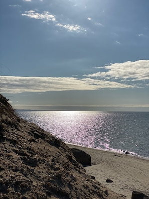 Sun loungers, beach towels - Cutchogue Farmhouse Estate with hot tub and gardens, walk to beach & vineyards (Cutchogue)