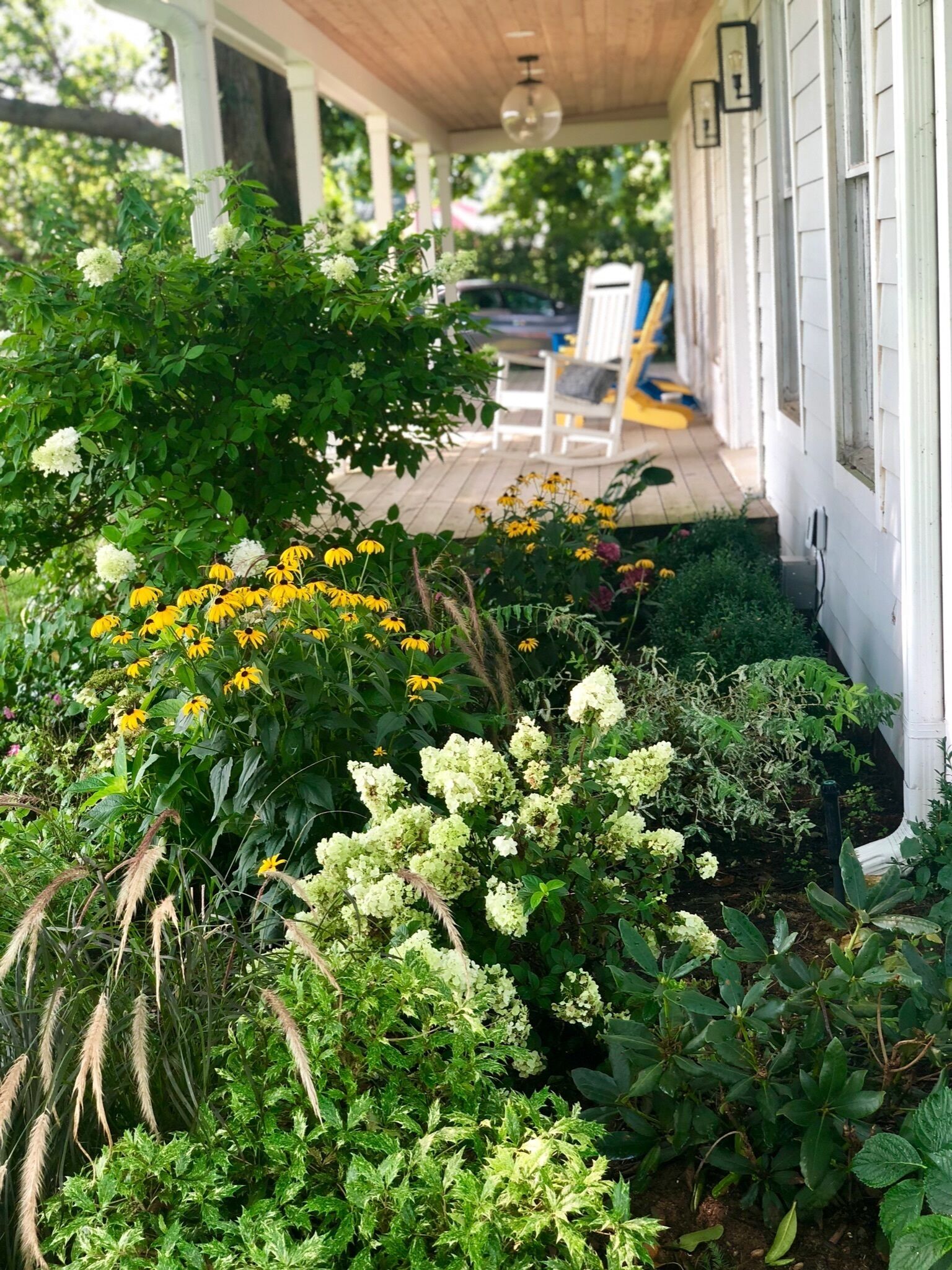 Cutchogue Farmhouse Estate with hot tub and gardens, walk to beach & vineyards