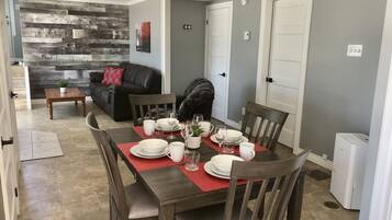 Apartment, 2 Schlafzimmer, Bergblick | Esszimmer