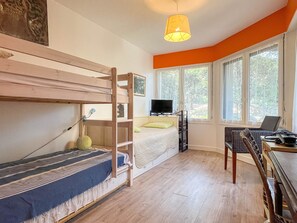 4 bedrooms, WiFi (free)