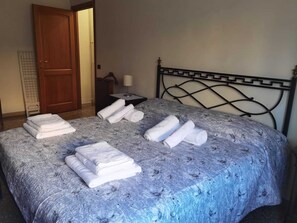 2 quartos, ferros/tábuas de passar roupa, Wi-Fi de cortesia