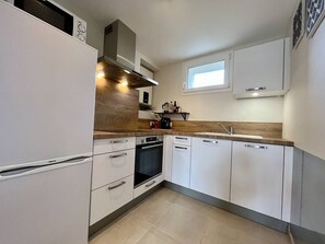 Kjøleskap, mikrobølgeovn, ovn og oppvaskmaskin