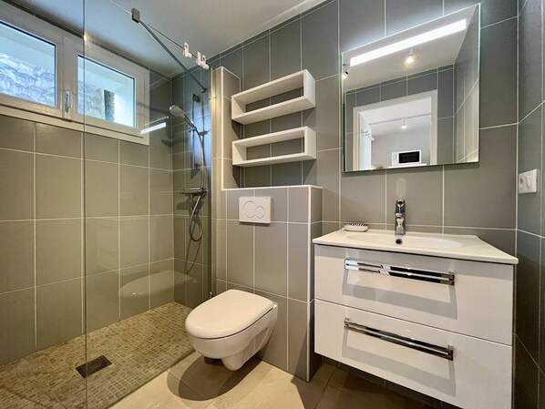 Bathroom - Renovated 3-room house, 4 sleeps, near beach (La Brée-les-Bains)
