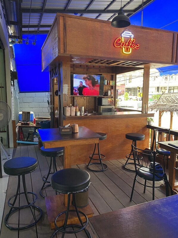 Sports bar - KARON STUDIO APARTMENT (Karon)