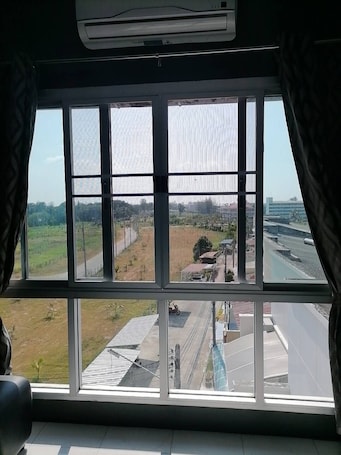 1 多间卧室、客房内保险箱、特色装修、特色家居