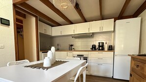 Coffee/tea maker, fridge, microwave, oven - Charming renovated T2 bis house for 4 with terrace in La Palmyre (La Palmyre)