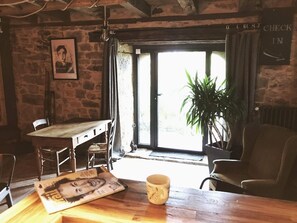 Interior - Chambre D'hôtes Familiale sur le Causse Corrézien. Calme Assuré. Tarif Pour 2 (St Cernin de Larche)