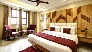 Superior Double Room | Premium bedding, desk, soundproofing, bed sheets - The Leena International - New Delhi (New Delhi)
