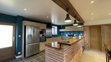 Fridge, microwave, dishwasher
