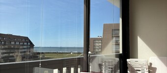 Charming 2-room apartment with loggia steps from the beach, parking, fully equipped