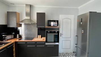 Réfrigérateur, micro-ondes, four, lave-vaisselle