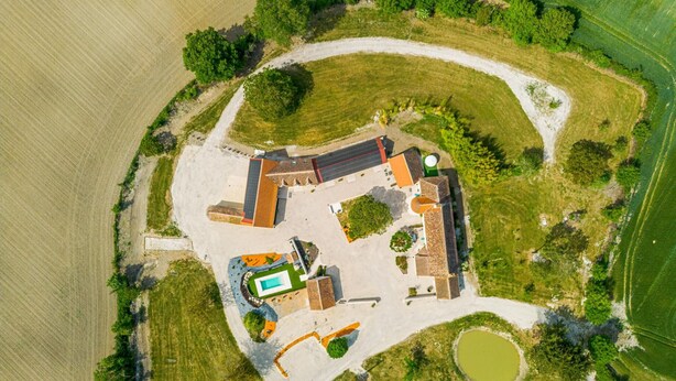 An aerial view of a property with a swimming pool, a tennis court, and a large open area. - Historic 2BR Cottage with Modern Amenities & Shared Pond in Brenne Park (Communauté de communes Brenne - Val de Creuse-Douadic)