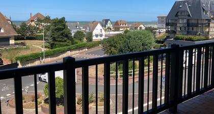 2-room apartment with balcony steps from the beach, WIFI and parking