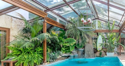 5 Suite Madrid Villa de Luxe avec Oasis, Piscine, Spa, Gym, Club et Conciergerie