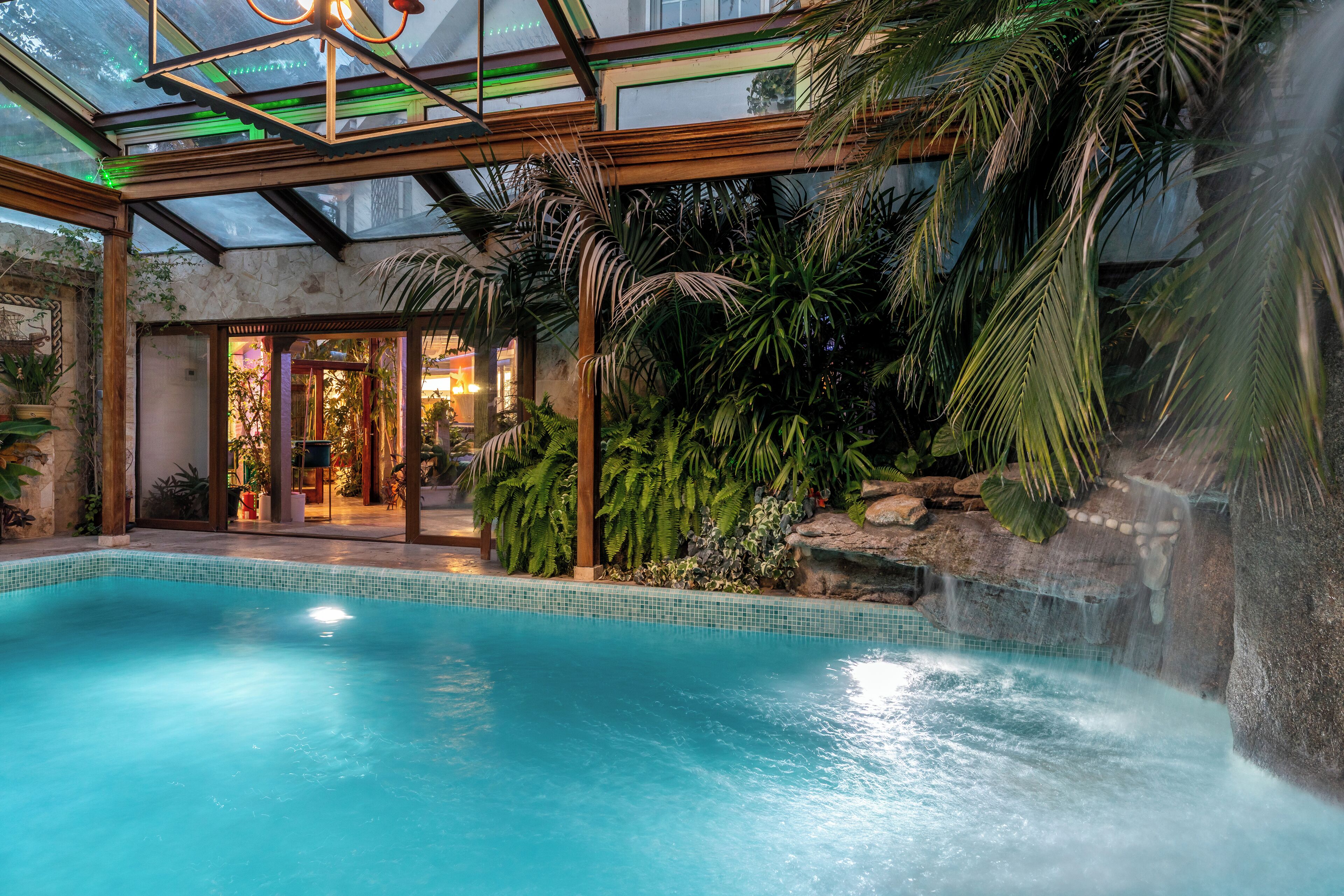 Piscine couverte, piscine extérieure